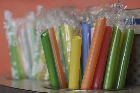 Alternatives to plastic straws