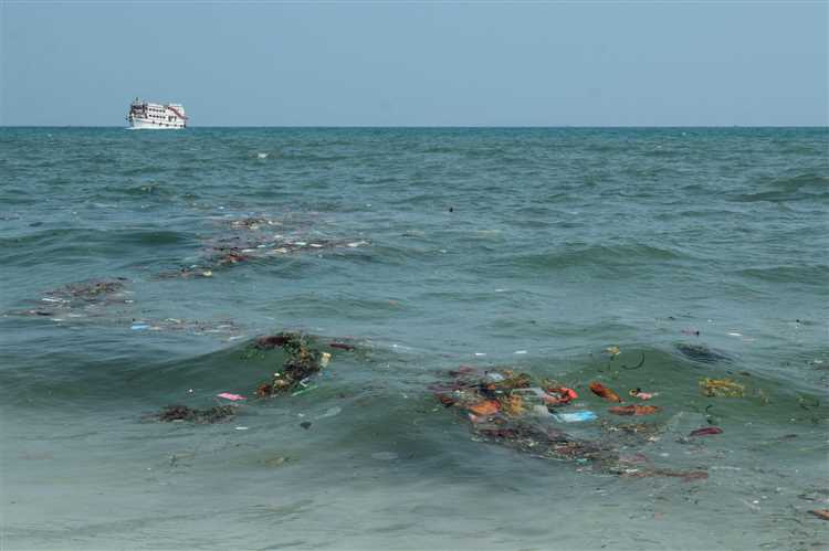 Does China dump garbage in the ocean?