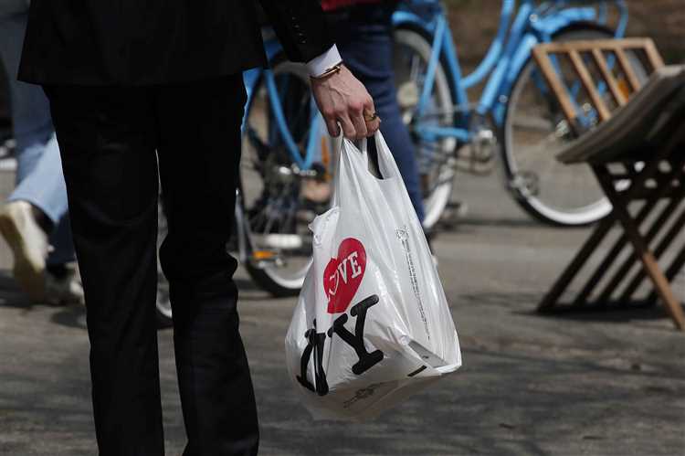 What are the Environmental Benefits of the NYC Plastic Bag Policy?