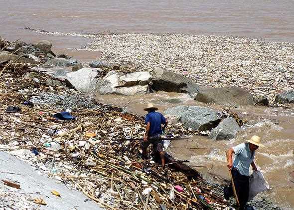 What does China do with their garbage?